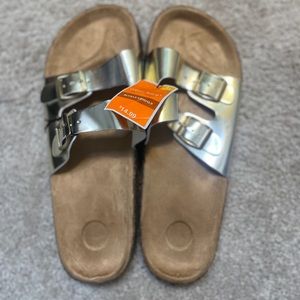 ✨NEW✨ Sandals with gold strap and buckle size 9/10 - never worn!